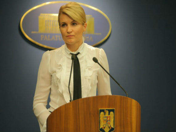 Andreea Paul: Ministrul Teodorovici s-a hotărât să bărbierească bacşişul cu lingura de lemn