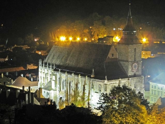 Tururi speciale şi poveşti fascinante pentru turişti la Biserica Neagră