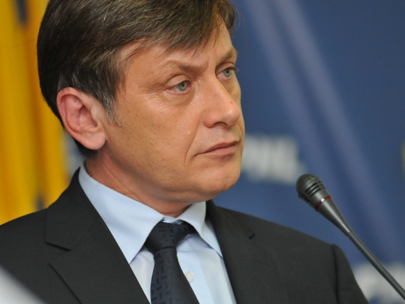 Crin Antonescu: “Referendumul lui Traian Băsescu este inoportun”