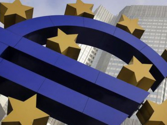 S&P: Zona euro riscă să intre pentru a treia oară în recesiune, după 2008