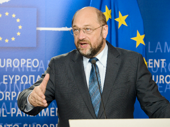 Președintele PE, Martin Schulz, se declară în favoarea rămânerii Greciei în zona euro