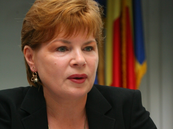 Numirea Monei Pivniceru pentru un post de judecător la CC, avizată de Comisia juridică din Senat