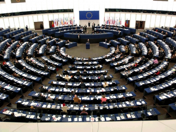 Parlamentul European a aprobat în procedură de urgență propunerea Comisiei, de redistribuire a 120.000 de migranți