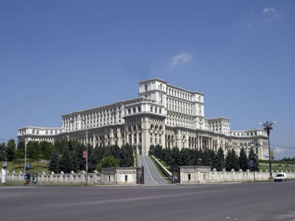 Alarmă falsă cu bombă, la Palatul Parlamentului