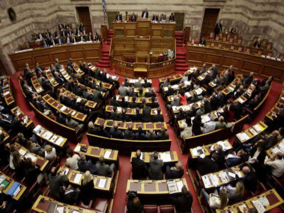 Parlamentul elen a adoptat noile măsuri de austeritate