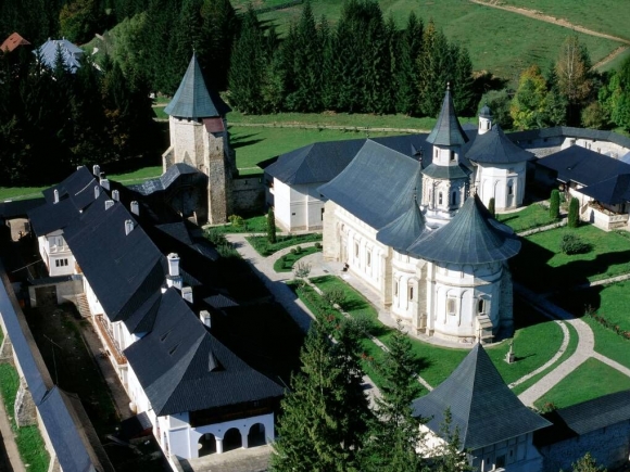 Peste 3 milioane de euro nerambursabili pentru restaurarea mănăstirii Putna