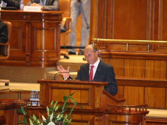 Preşedintele Băsescu se va adresa mîine Parlamentului
