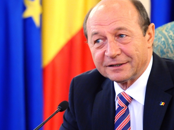Băsescu: România nu are nevoie de un preşedinte care să facă “să se aştearnă liniştea” în viaţa politică