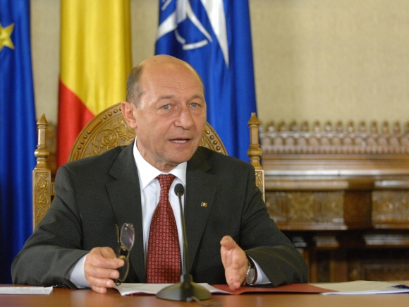 Băsescu: Antonescu, preşedintele Senatului, până la apariţia deciziei în Monitorul Oficial