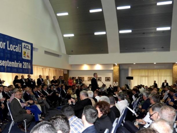 Aleşii locali ai PNL şi PDL susţin în unanimitate candidatura lui Iohannis la funcţia supremă în stat