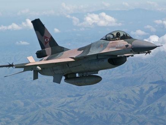 Aviaţia militară siriană a atacat poziţii insurgente de pe teritoriul Libanului