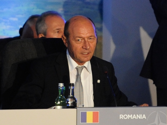Băsescu a informat Parlamentul cu privire la intrarea şi staţionarea unor aeronave NATO în România