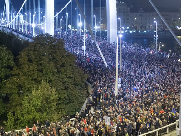 Mii de persoane au manifestat la Budapesta împotriva prim ministrului Viktor Orban