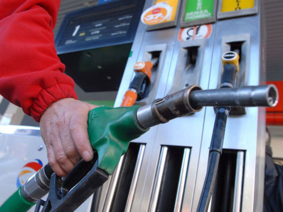 Ponta: Acciza la carburant se majorează din aprilie