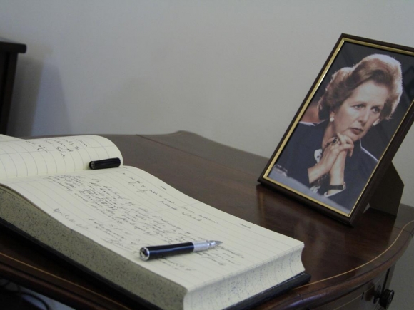 Blaga, Flutur şi Turcan au semnat în Cartea de condoleanţe deschisă în memoria lui Margaret Thatcher