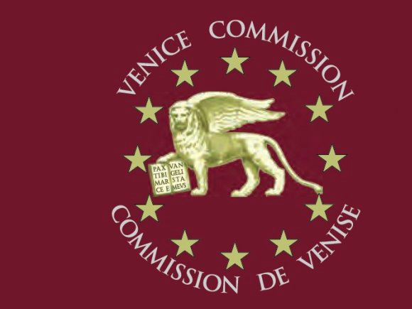 Delegaţia Comisiei de la Veneţia vine la Bucureşti. Revizuirea Constituţiei, pe agenda discuţiilor