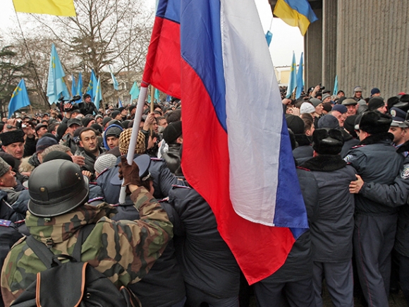 Stare de alertă în Crimeea: Parlamentul și Guvernul, ocupate de persoane înarmate