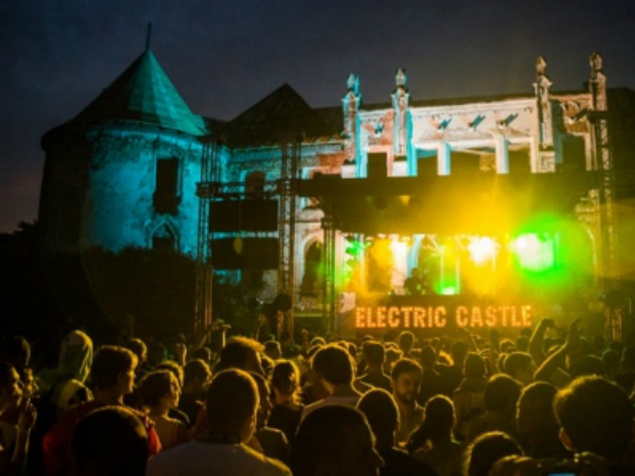 Aproape 100.000 de participanți la festivalul Electric Castle de la Bonțida