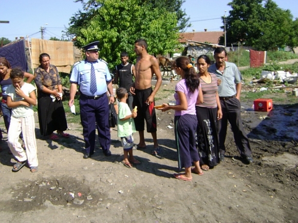 Amnesty International: Guvernul român trebuie să pună capăt de urgenţă evacuării forţate a romilor