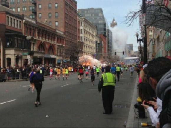 Explozii la maratonul din Boston: Cel puţin trei morţi şi 144 de răniţi