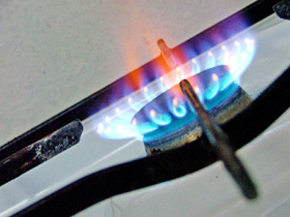 Majorarea preţului la gaze pentru consumatorii casnici, amânată