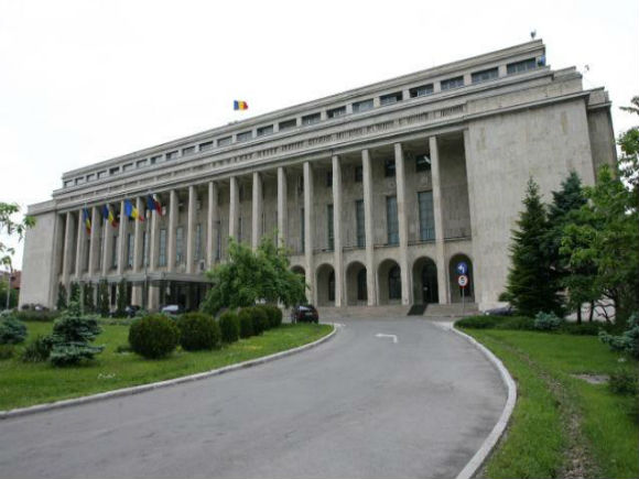 Cioloș și mai mulți miniștri au admirat fotografii cu operele lui Brâncuși, expuse la Guvern
