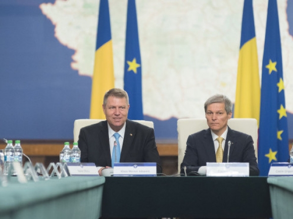 Iohannis și Cioloș susțin modificarea rapidă a legislației achizițiilor publice în domeniul sanitar