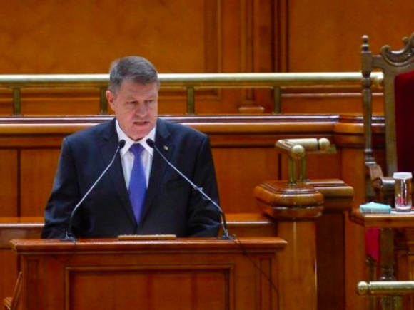 Președintele Iohannis se adresează Parlamentului, la un an de mandat