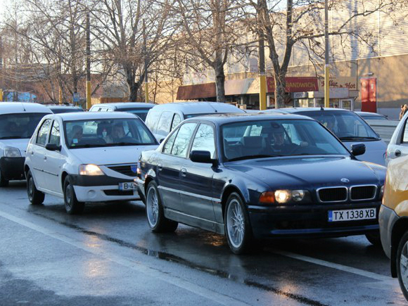 Statistici şocante: Companiile de asigurări plătesc daune în România pentru jumătate din maşinile asigurate CASCO