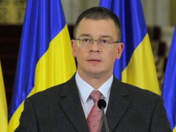 Mihai Răzvan Ungureanu, învestit şef al SIE