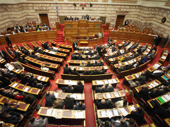 Parlamentul grec se dizolvă și confirmă desfășurarea alegerilor anticipate la 25 ianuarie