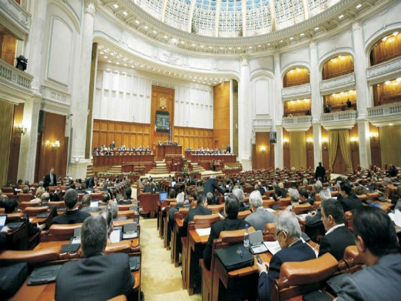 Parlamentarii au început votul secret cu bile pentru alegerea șefului SRTv