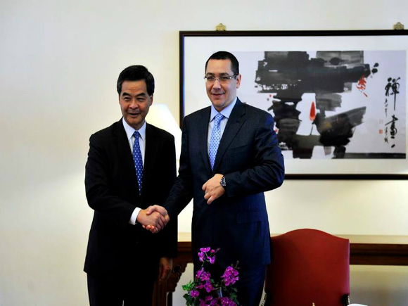 Relațiile economice, subiectul principal al discuțiilor dintre Victor Ponta și șeful Guvernului din Hong Kong