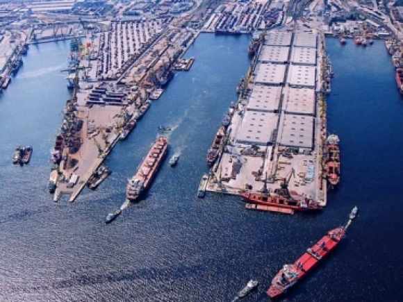 Lucrătorii portuari vor protesta faţă de transferarea a 13% din acţiuni la Primărie