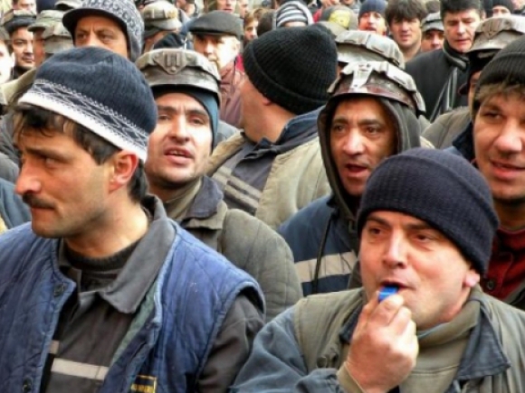 Protest la Târgu Jiu: Aproximativ 4.000 de mineri cer demisia conducerii CE Oltenia