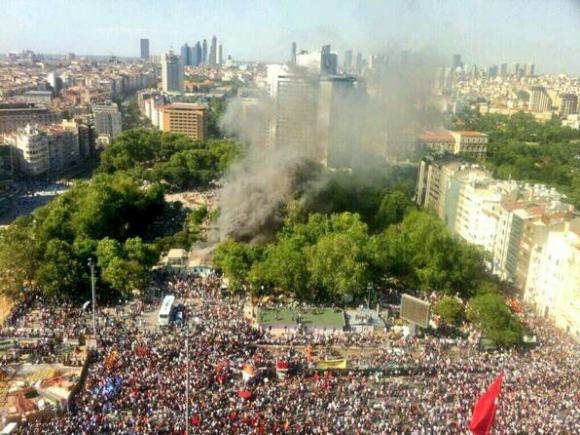 Autoritatea audiovizuală turcă a amendat posturile TV care au relatat despre demonstraţiile din parcul Gezi