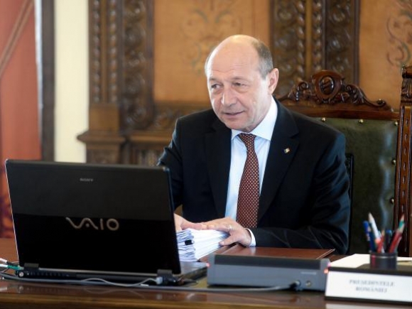 Traian Băsescu contestă la CCR Statutul senatorilor și deputaților
