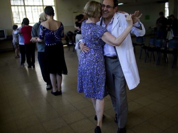 Tangoul ar putea ameliora unele simptome ale bolii Parkinson